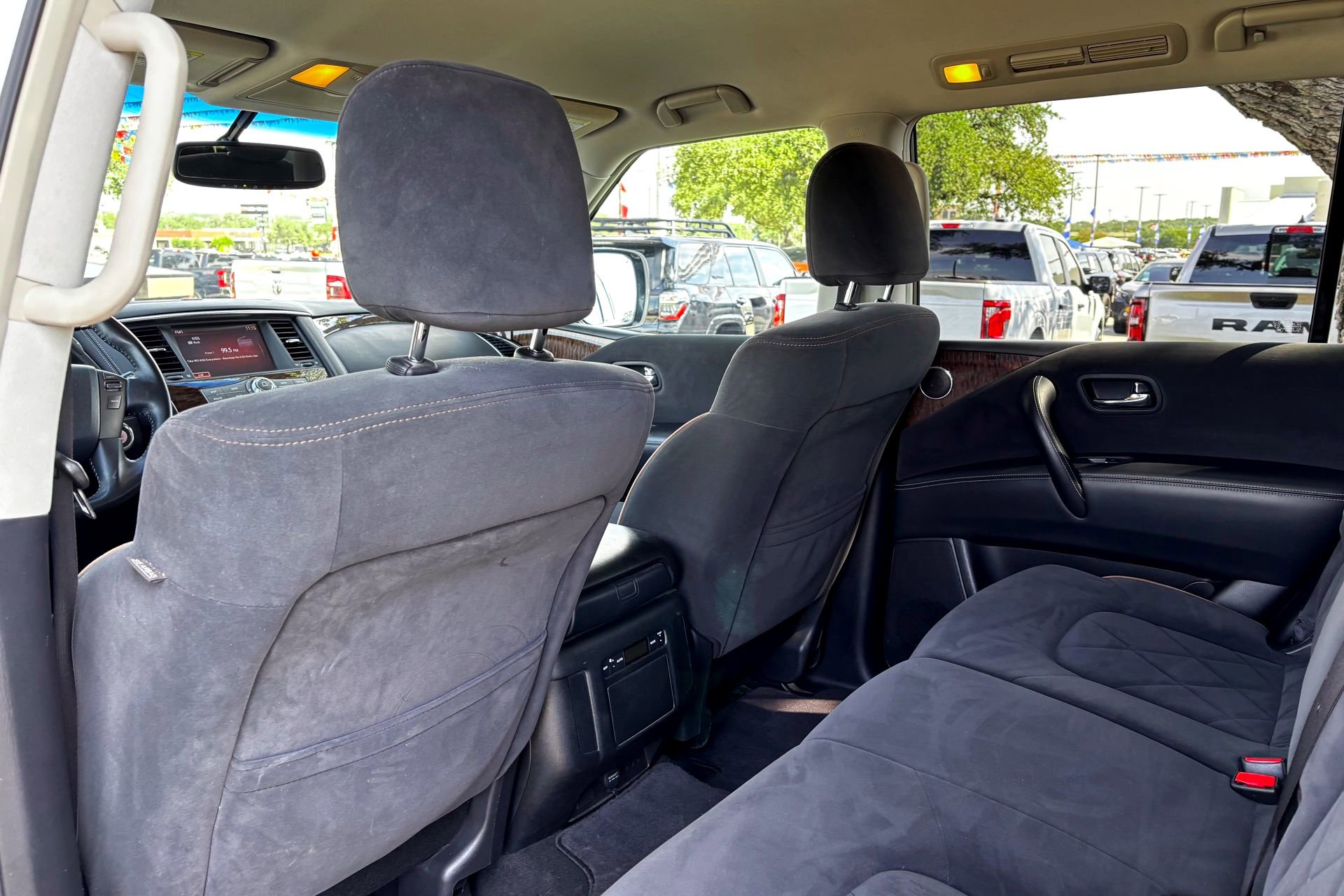 2017 Nissan Armada SV photo 23