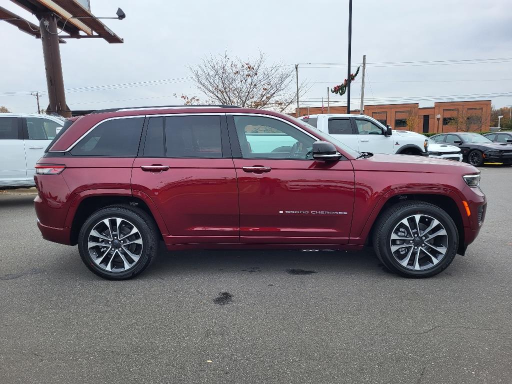 2024 Jeep Cherokee Overland photo 22