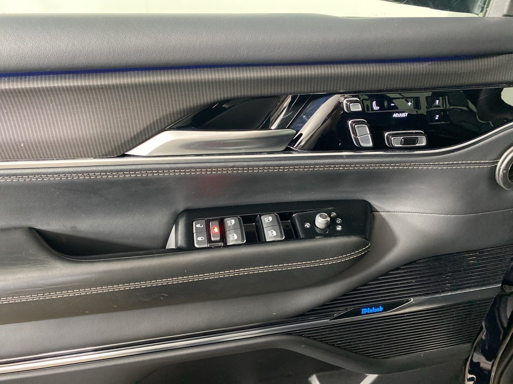 2024 Jeep Wagoneer L Series II Obsidian photo 2
