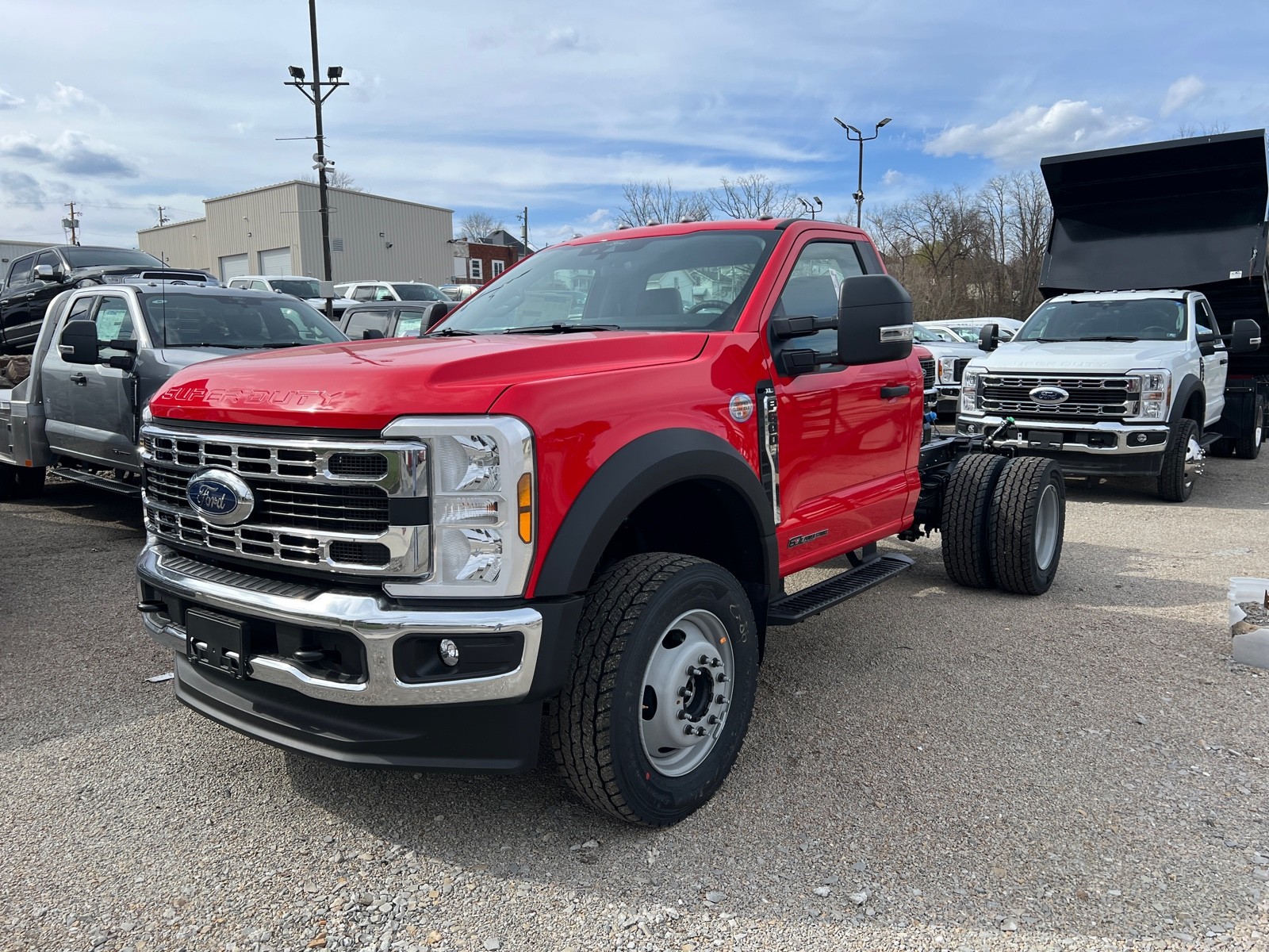 2025 Ford F-600 photo 2