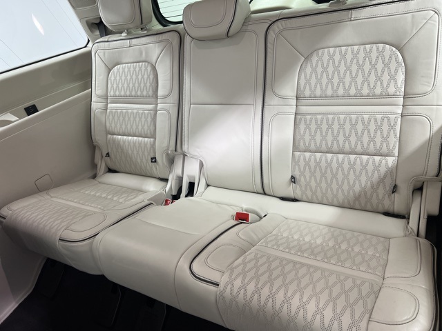 2024 Lincoln Navigator Black Label photo 11