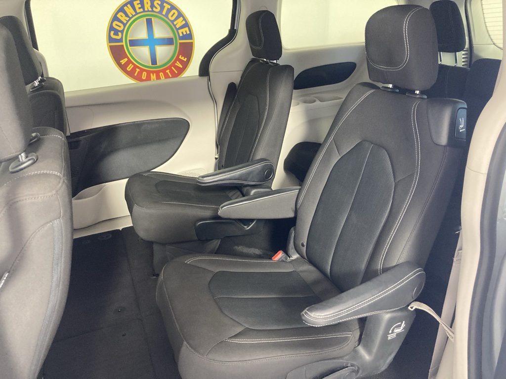 2022 Chrysler Voyager LX photo 12