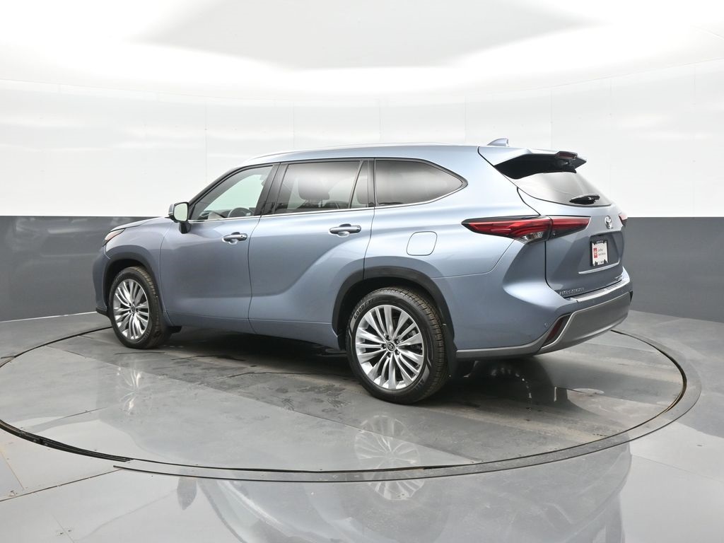 2023 Toyota Highlander Platinum photo 3