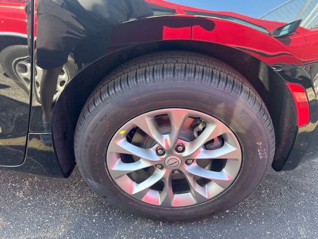 2026 Chrysler Pacifica photo 2