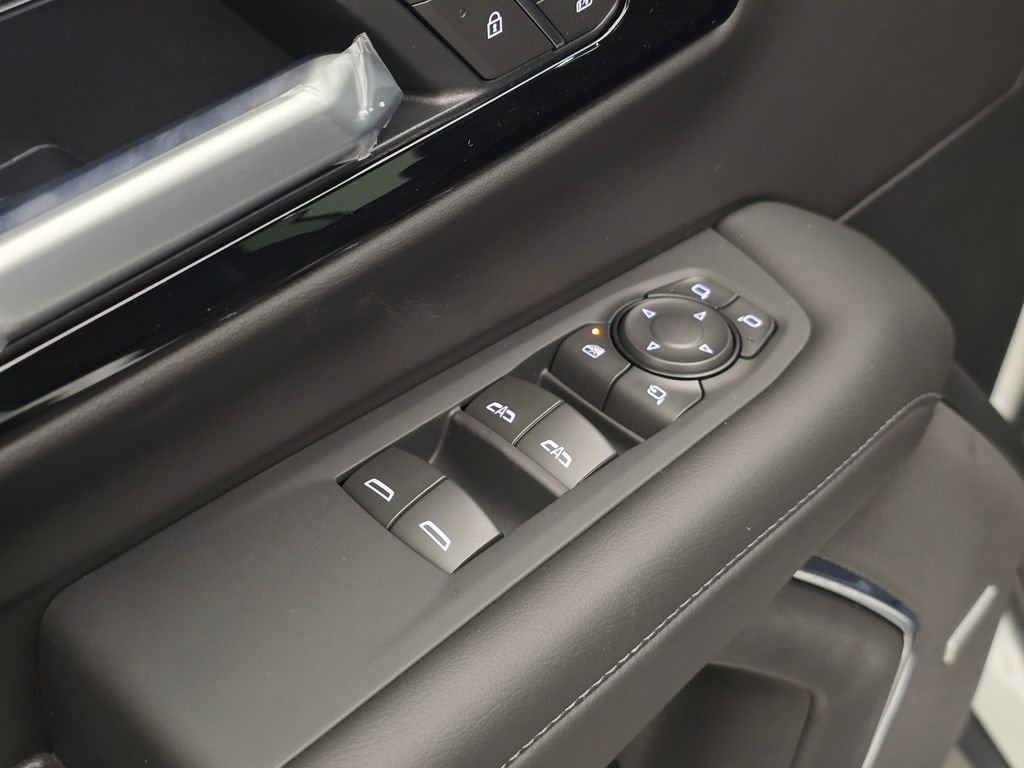 2025 Chevrolet Tahoe LT photo 2