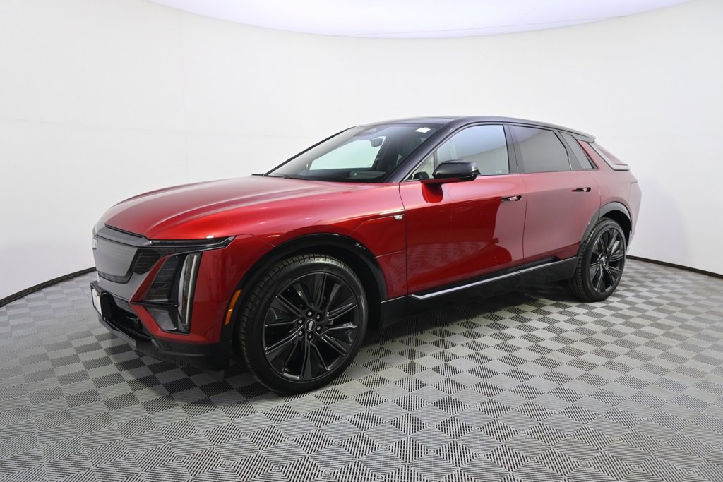2025 Cadillac Lyriq Sport photo 2