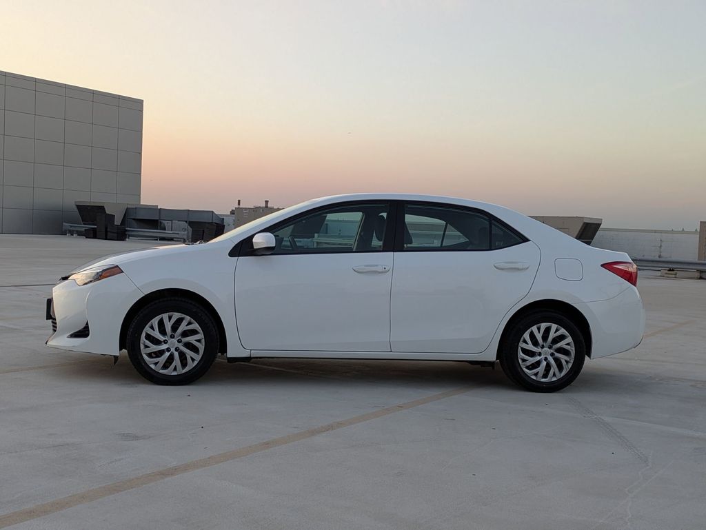 2018 Toyota Corolla L photo 4