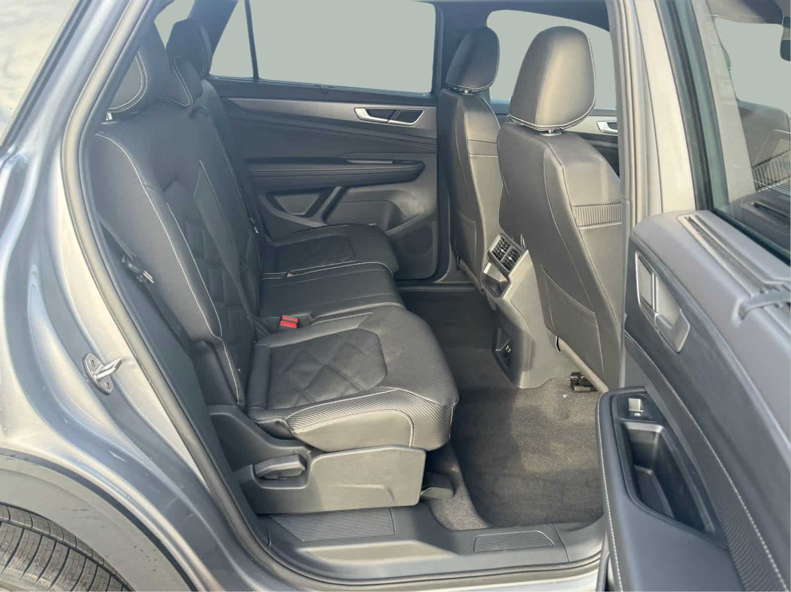 2025 Volkswagen Atlas Cross Sport SE Technology photo 40
