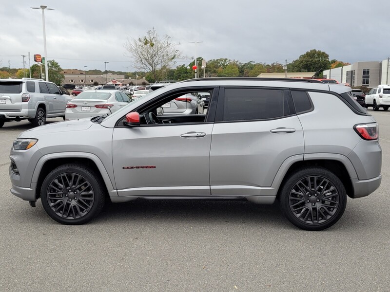 2023 Jeep Compass Limited Red Edition photo 4