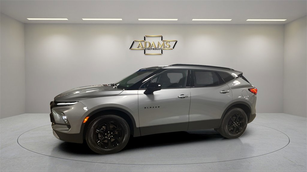 2025 Chevrolet Blazer 2LT photo 2
