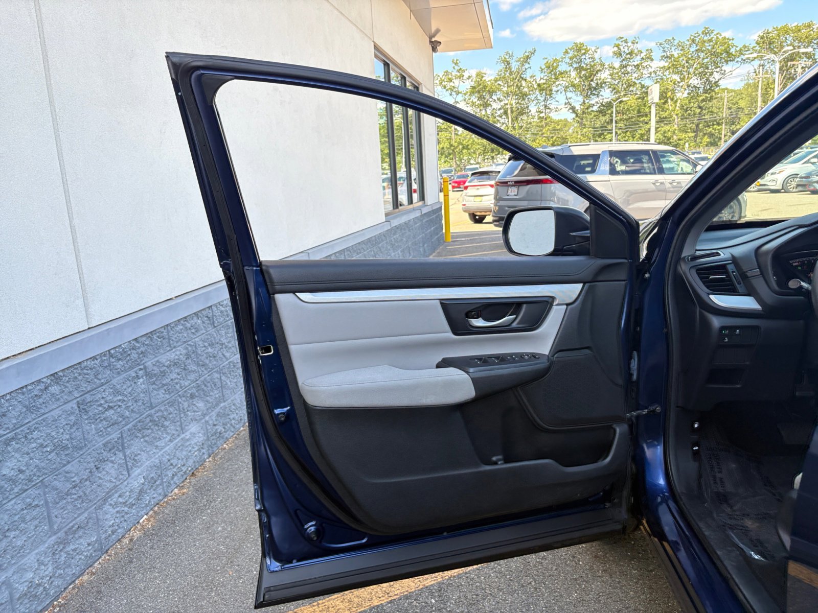 2020 Honda CR-V LX photo 25