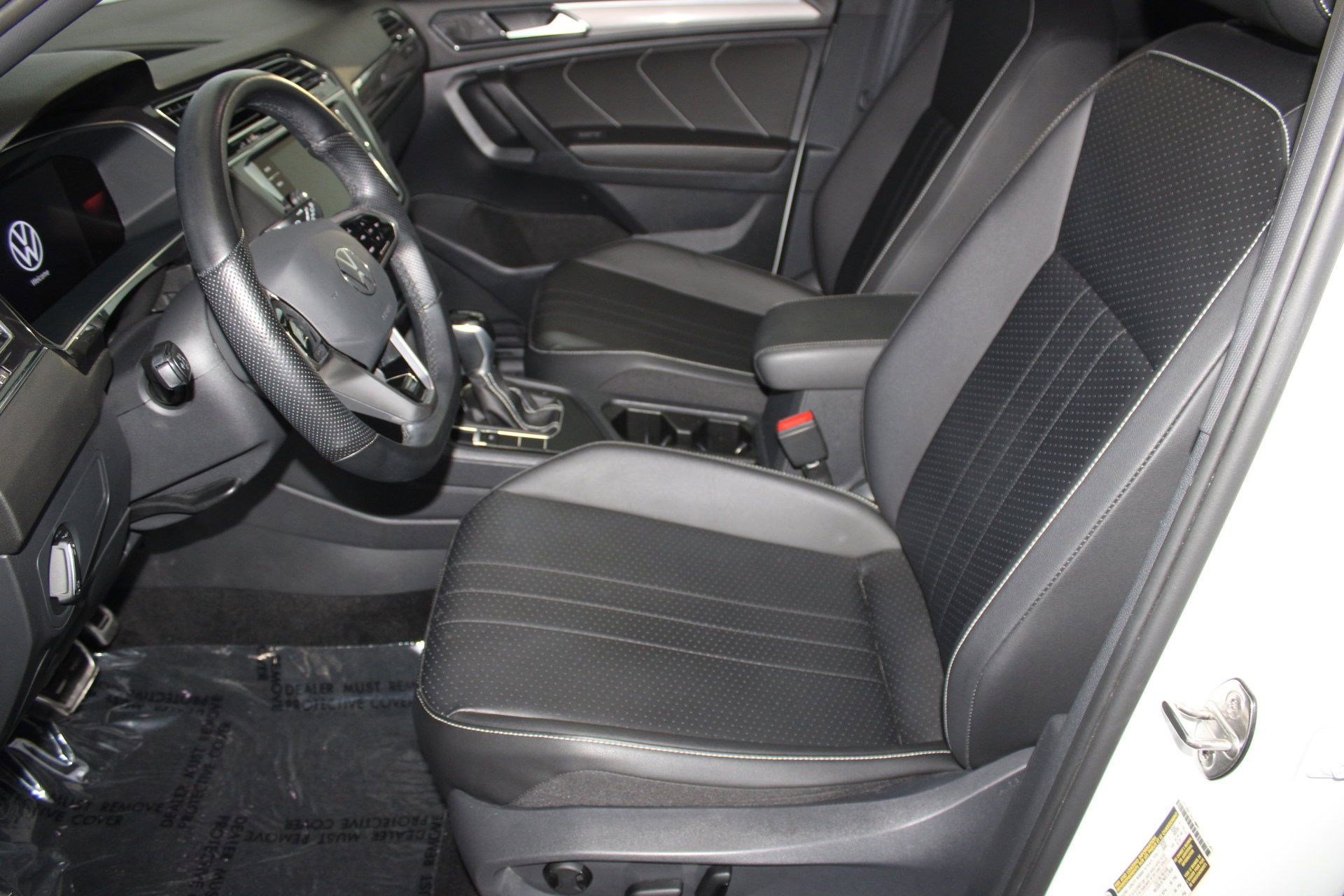 2023 Volkswagen Tiguan SE R-Line Black photo 5
