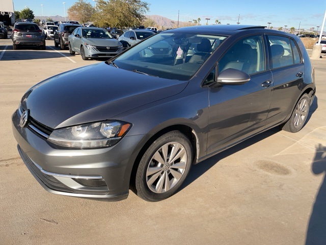 2018 Volkswagen Golf SE's photo