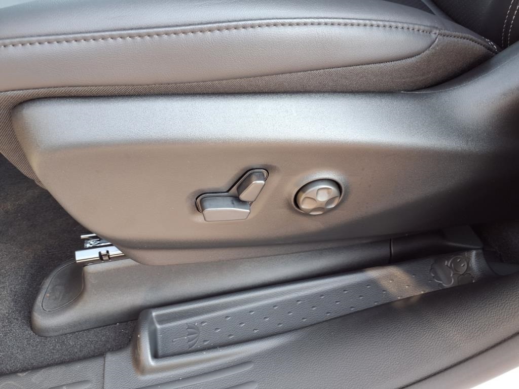 2026 Chrysler Pacifica photo 12