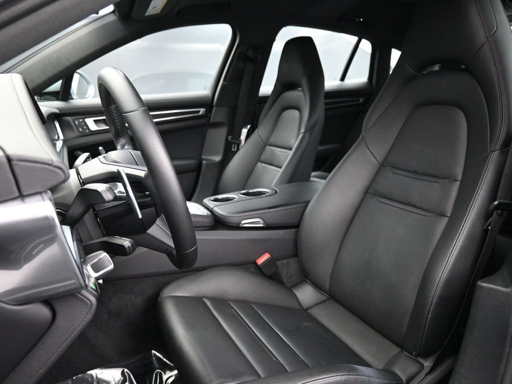 2022 Porsche Panamera E-Hybrid 4 photo 4
