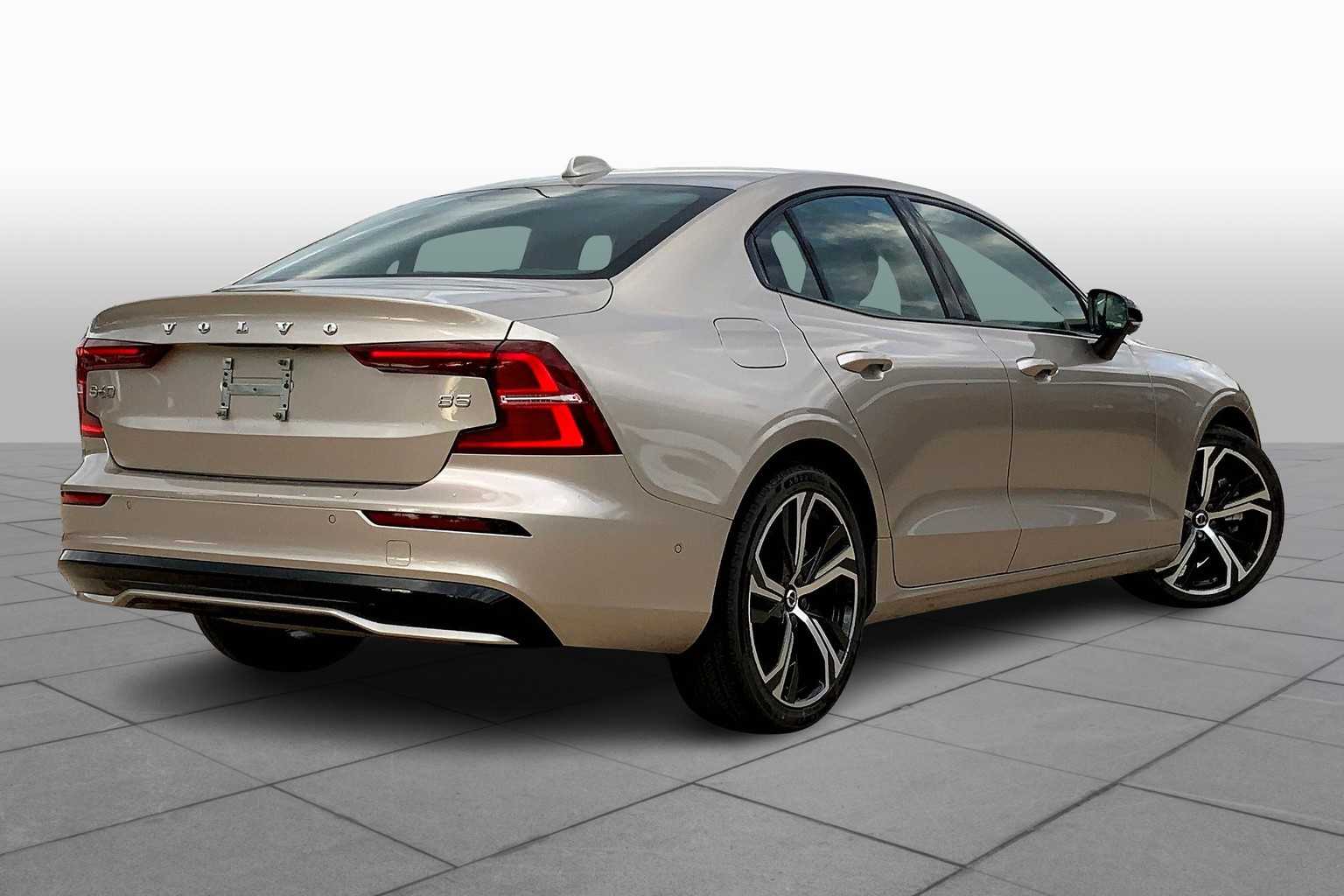 2024 Volvo S60 Plus photo 12