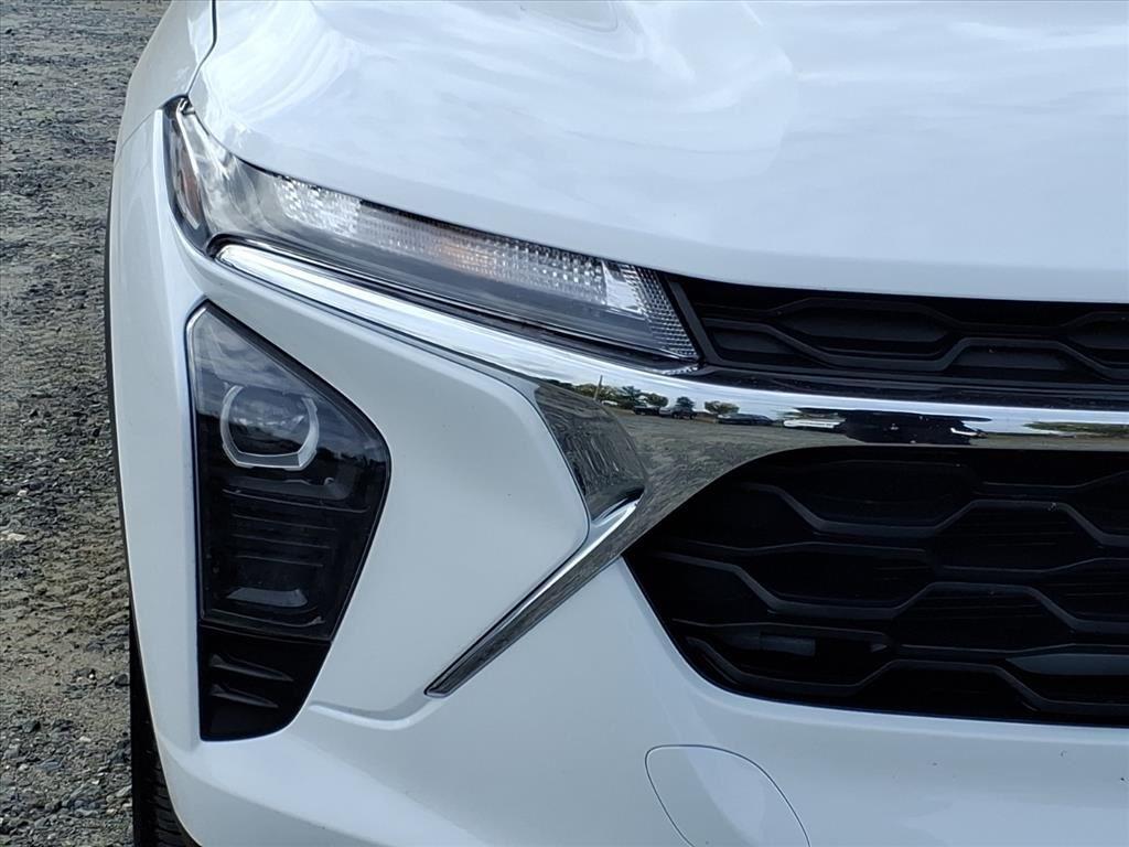 2024 Chevrolet Trax LS photo 3