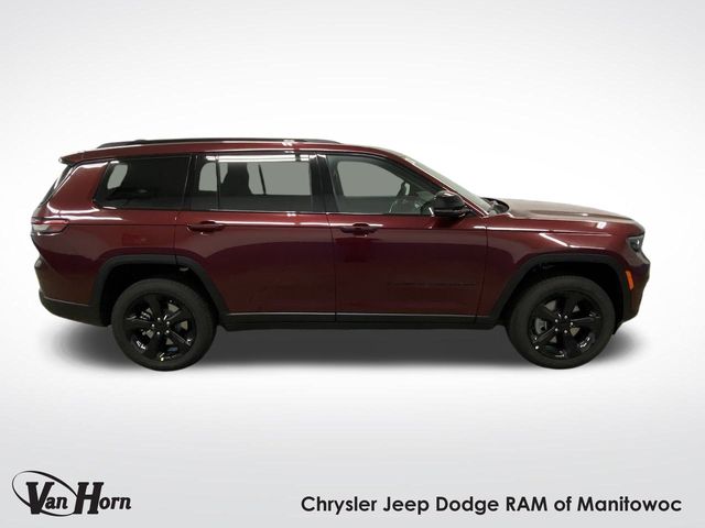 2025 Jeep Grand Cherokee Altitude photo 2