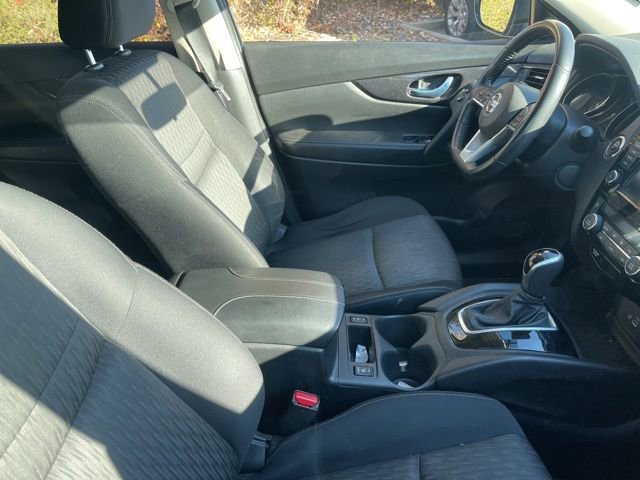 2018 Nissan Rogue SV photo 4