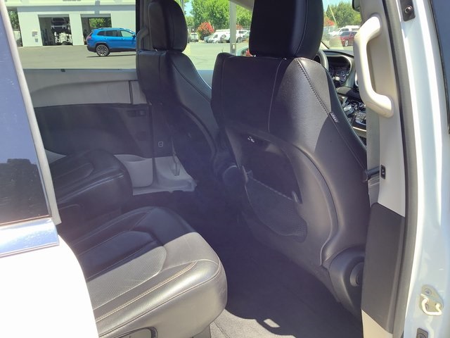 2022 Chrysler Pacifica Touring L photo 34
