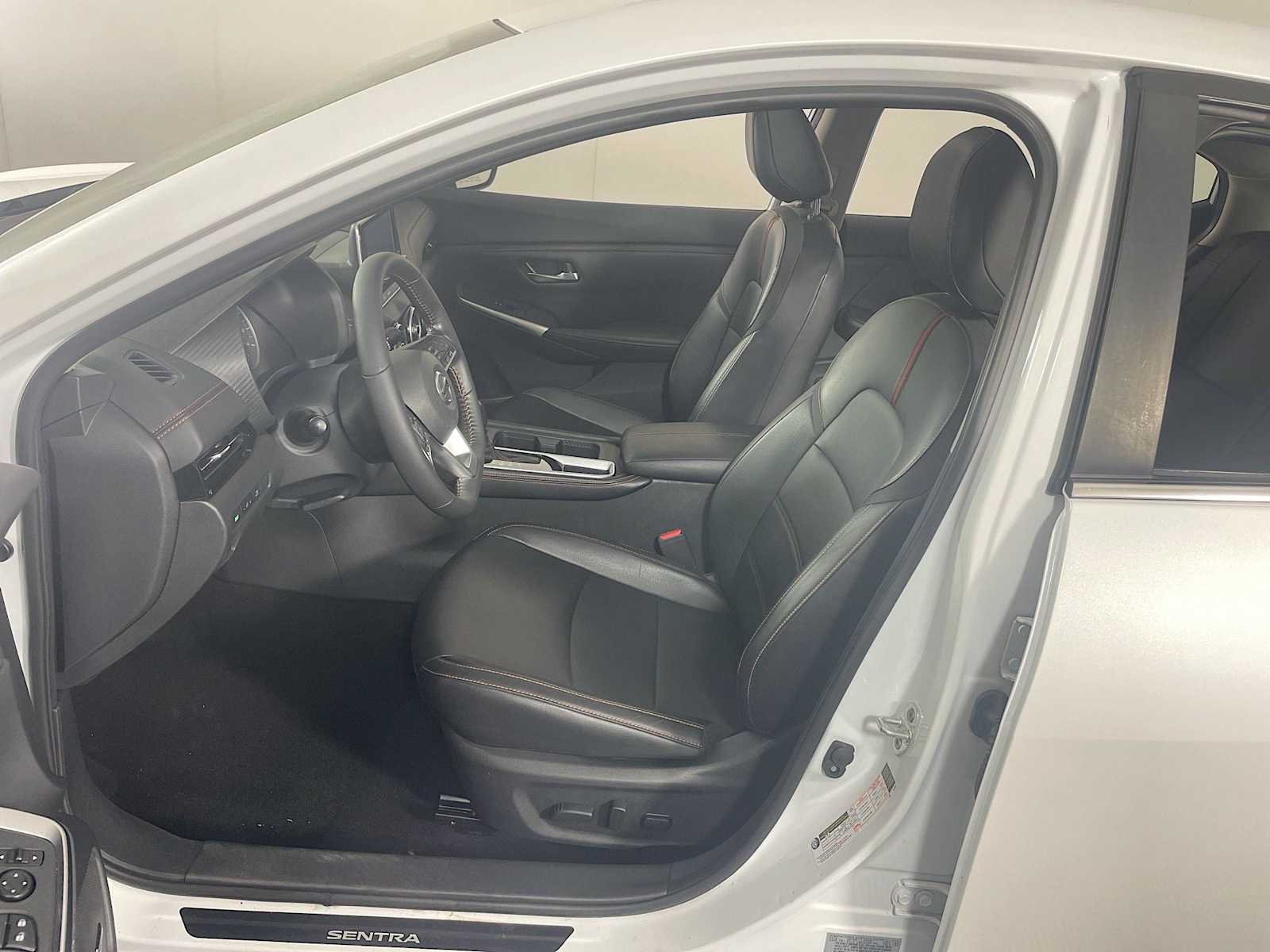 2022 Nissan Sentra SR photo 17
