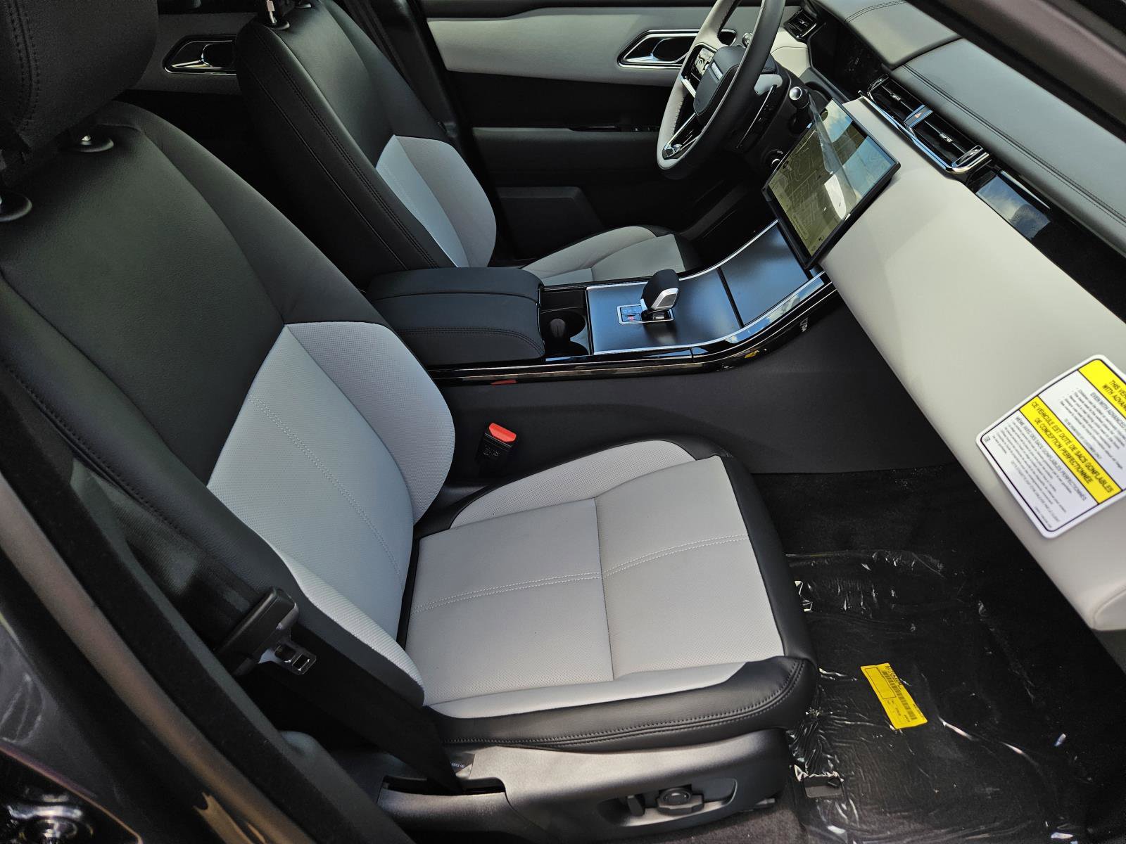 2026 Land Rover Range Rover Velar SE photo 37