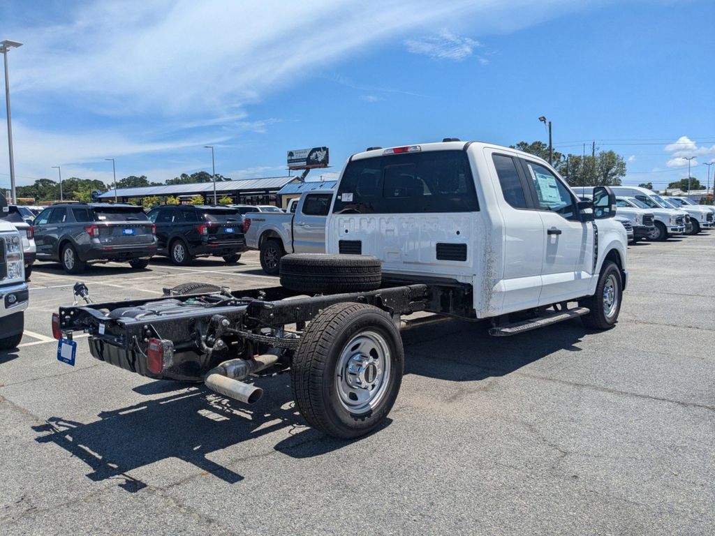 2025 Ford F-350 XL photo 4