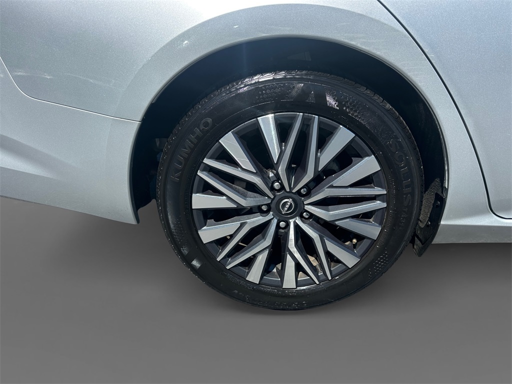 2024 Nissan Altima 2.5 SV photo 10