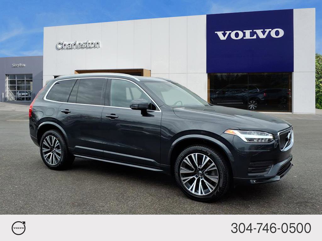 2022 Volvo XC90 Momentum's photo