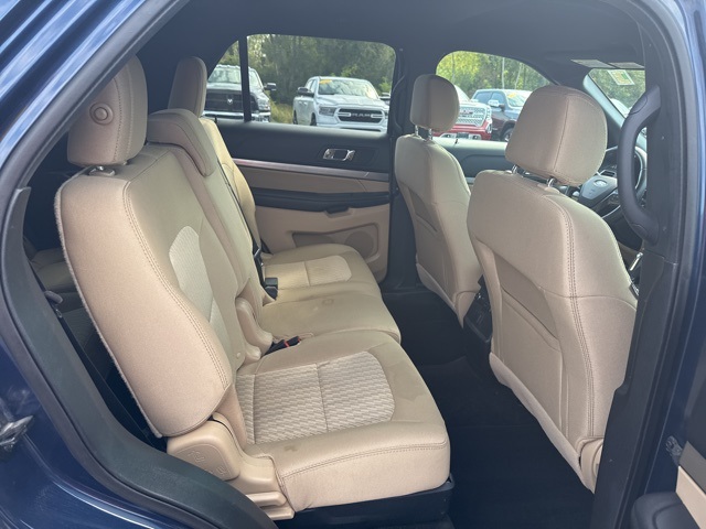 2017 Ford Explorer Base photo 21