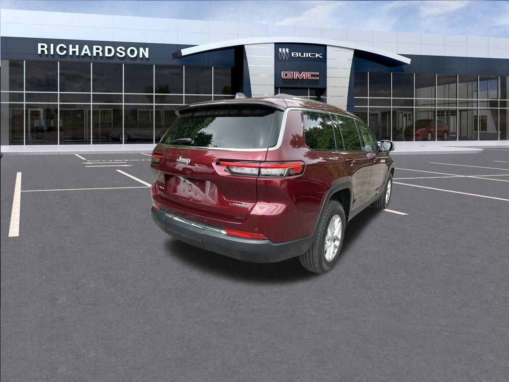 2023 Jeep Grand Cherokee Laredo photo 3