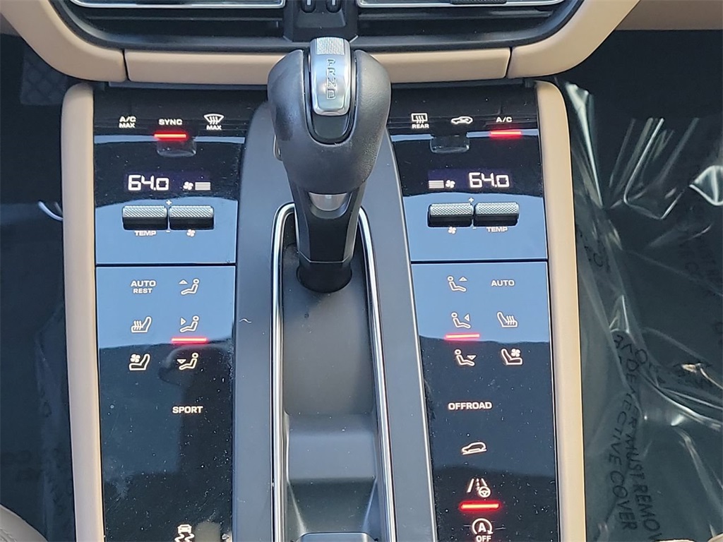 2024 Porsche Macan T photo 17