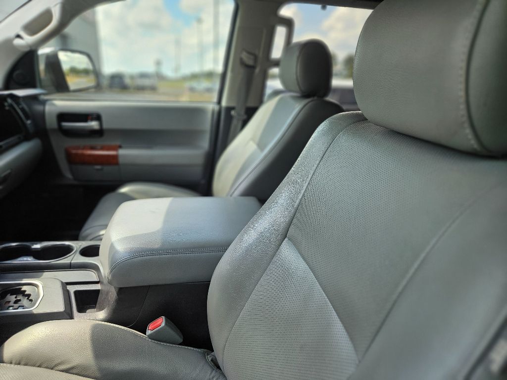 2019 Toyota Sequoia Platinum photo 7
