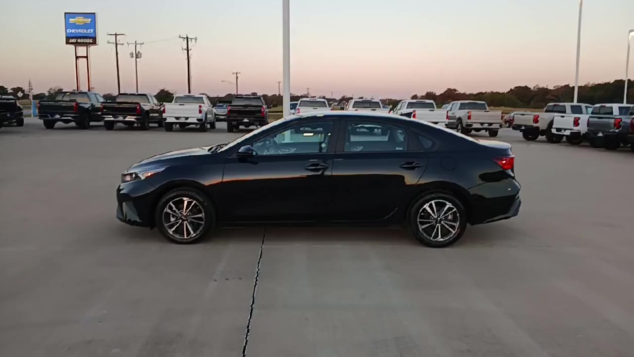 2024 Kia Forte LXS photo 4