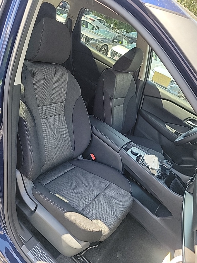 2026 Nissan Rogue SV photo 25