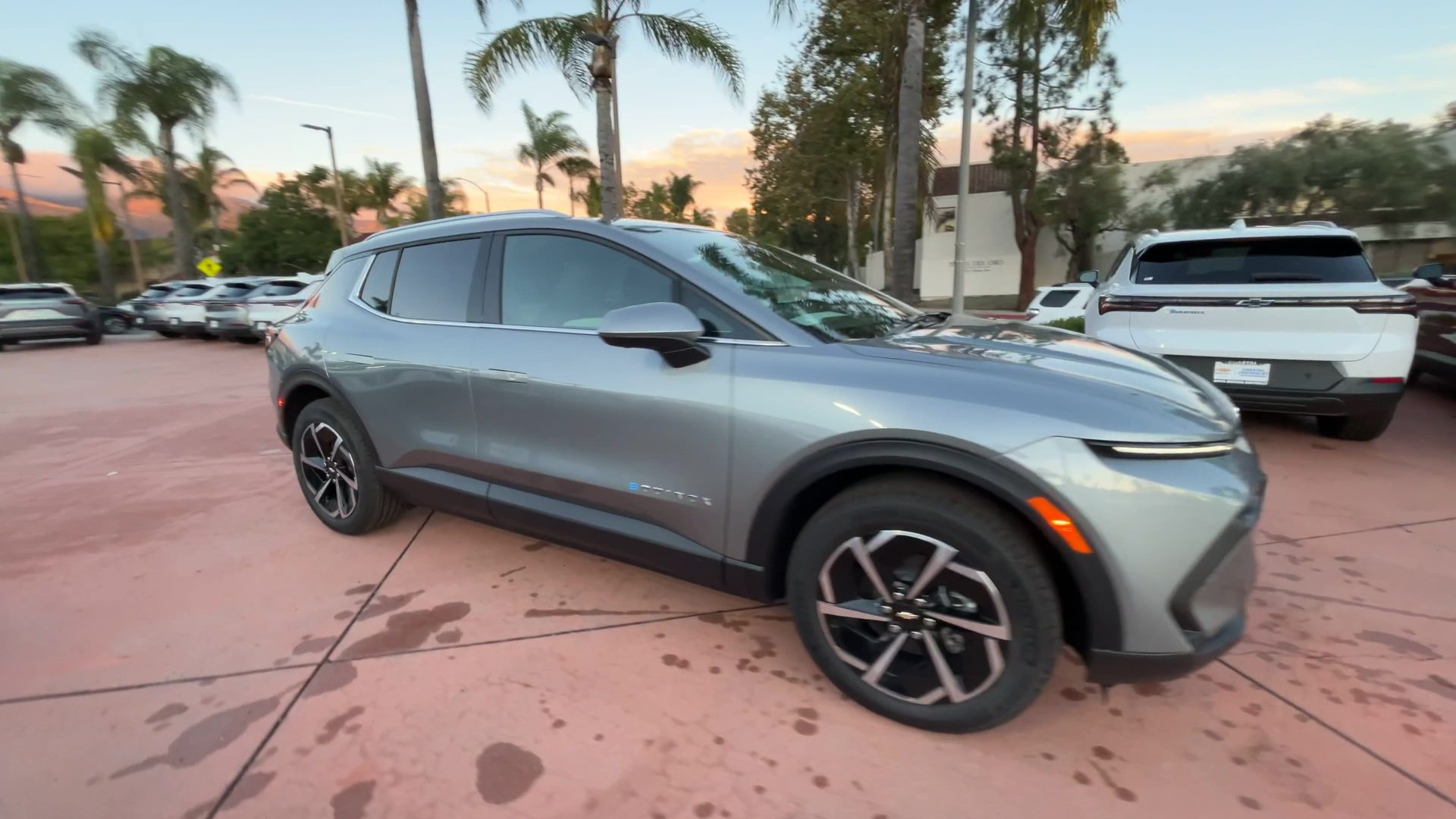 2026 Chevrolet Equinox EV 1LT photo 2