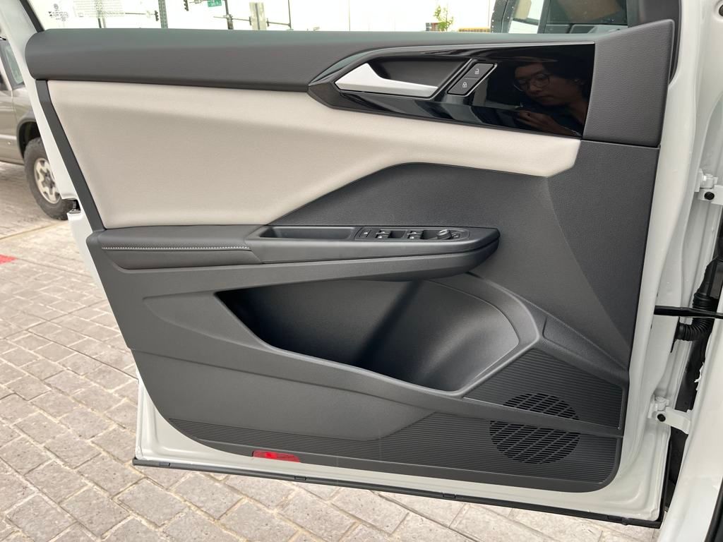 2025 Volkswagen Taos S photo 17