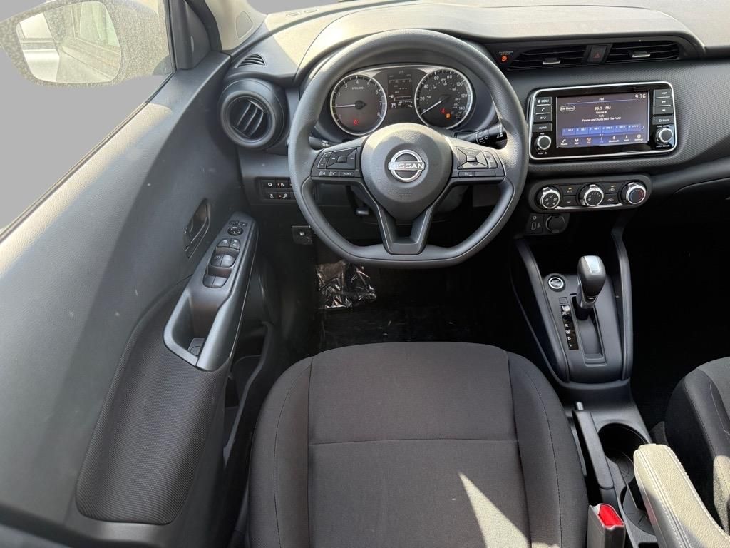 2025 Nissan Kicks Play S photo 4