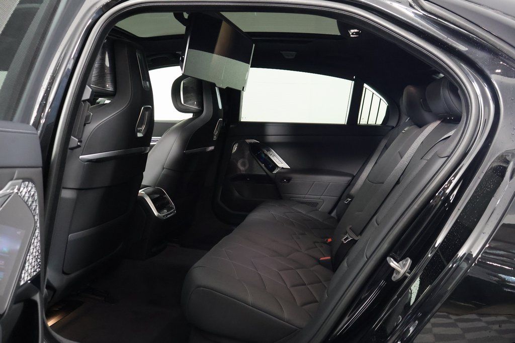 2025 Bmw i7 M70 photo 6
