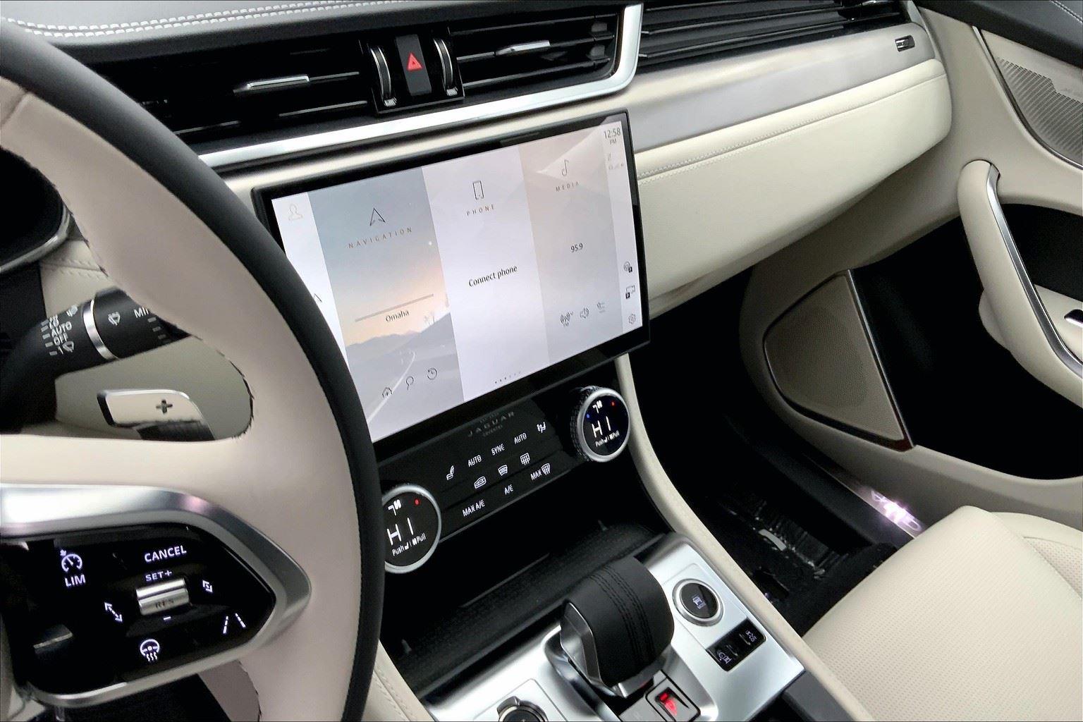 2025 Jaguar F-PACE R-Dynamic S photo 3