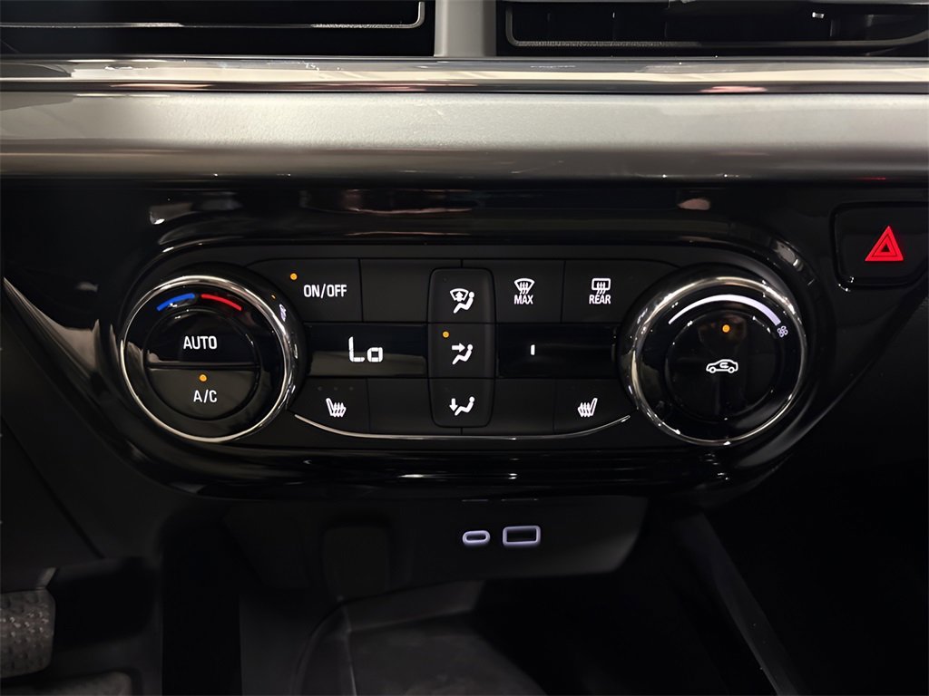2025 Chevrolet Trax LT photo 11