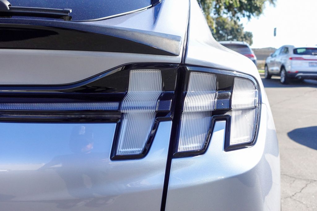 2022 Ford Mustang Mach-E Premium photo 4