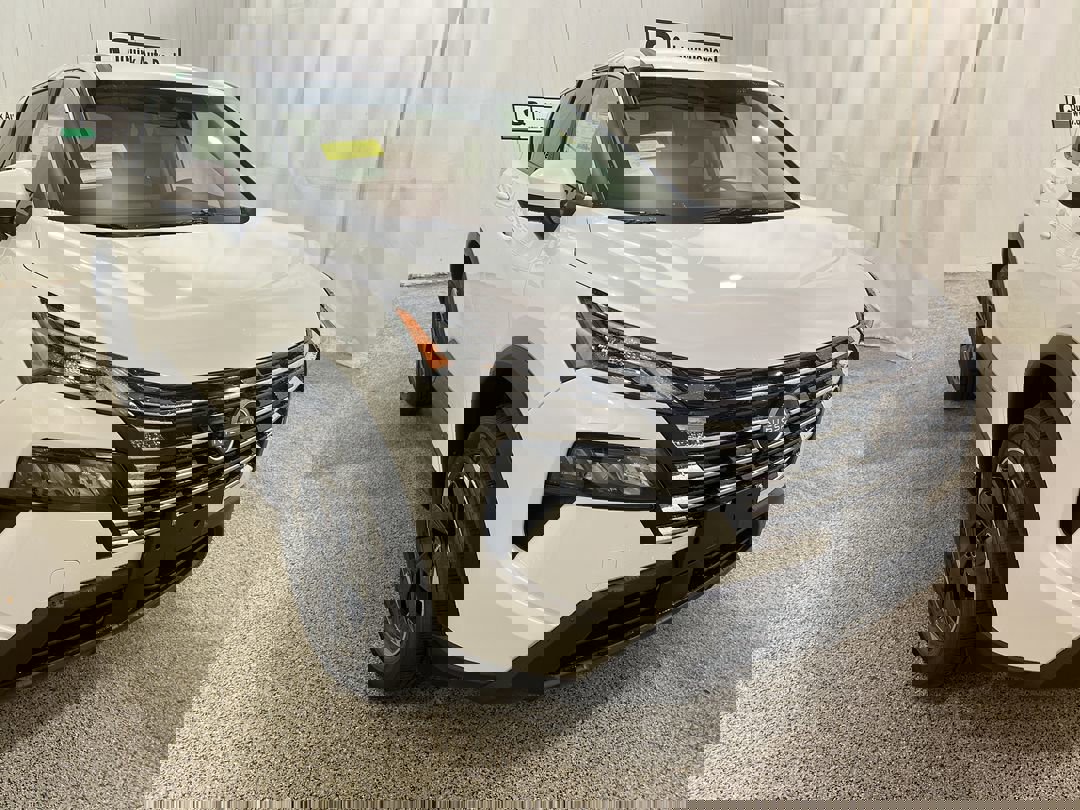 2026 Nissan Rogue SV's photo