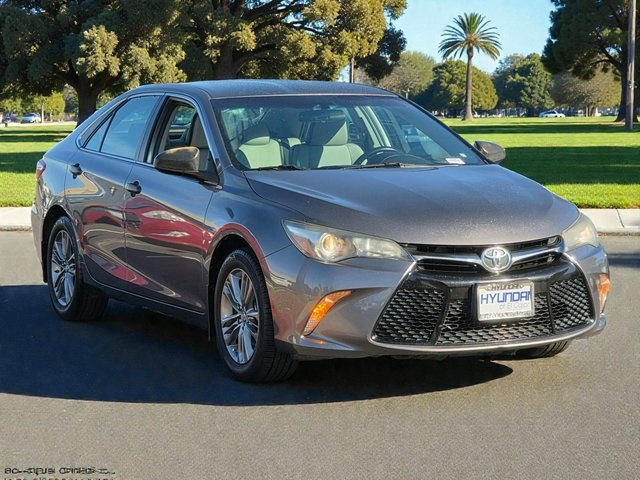 2017 Toyota Camry SE photo 4