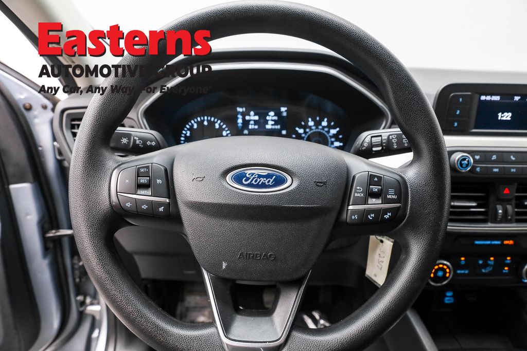 2022 Ford Escape S photo 9