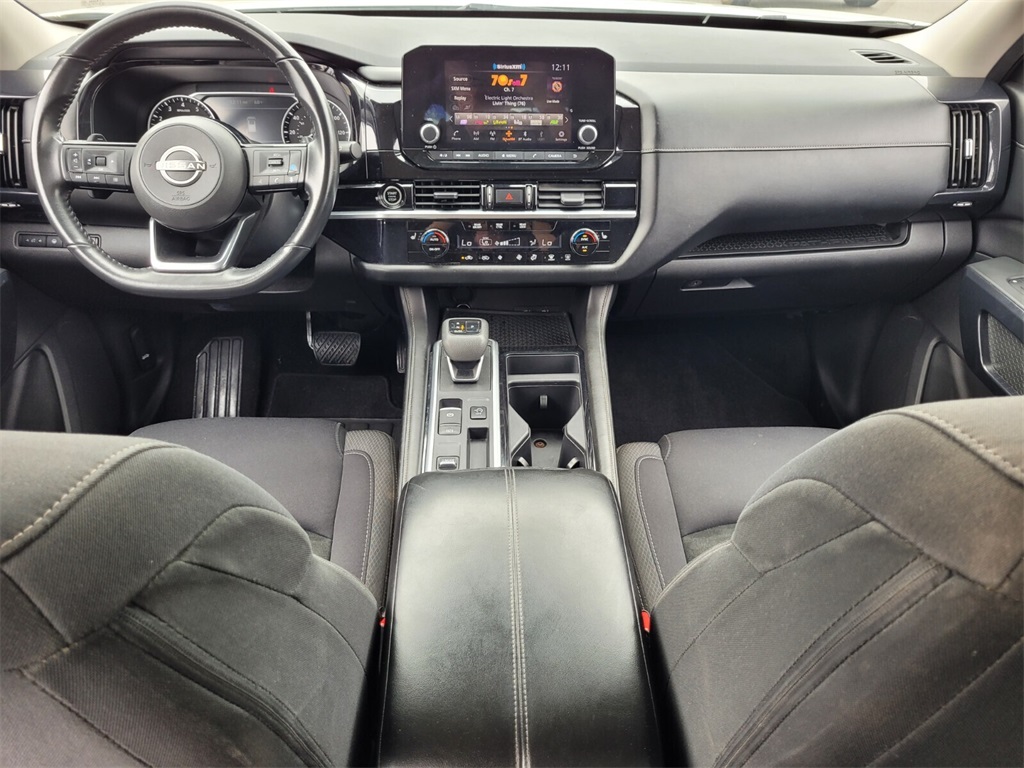2023 Nissan Pathfinder SV photo 9