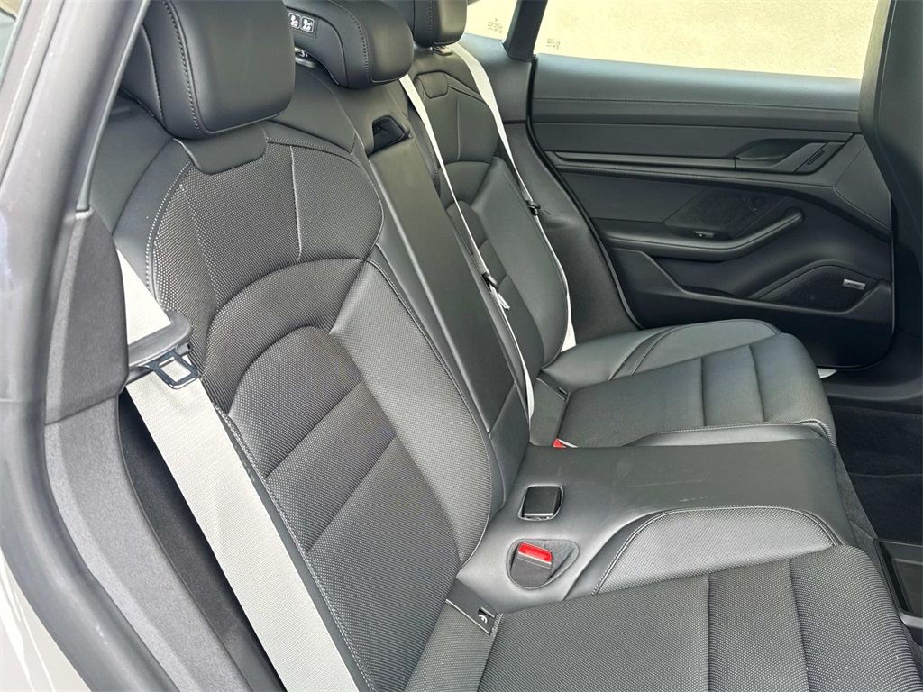 2024 Porsche Taycan 4S photo 14