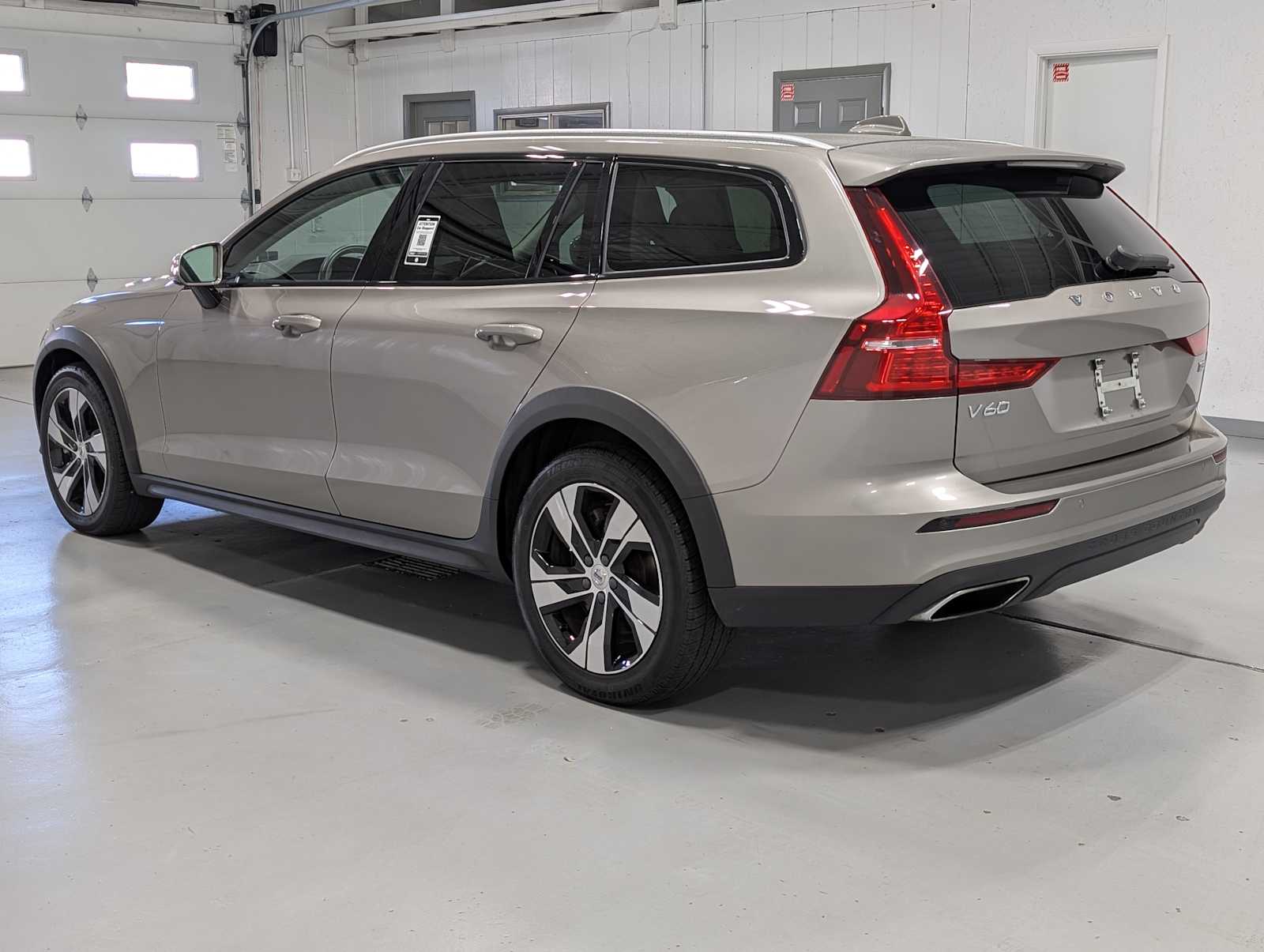 2020 Volvo V60 Cross Country photo 9