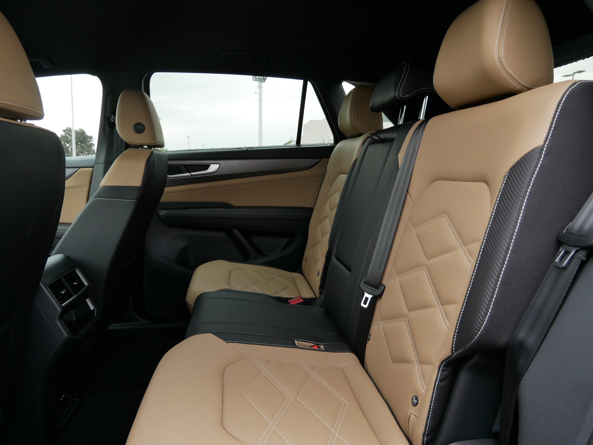 2025 Volkswagen Atlas Cross Sport SE Technology photo 3