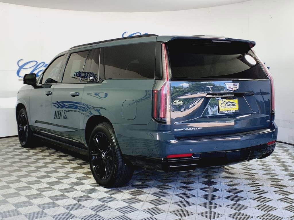 2025 Cadillac Escalade ESV Sport photo 2